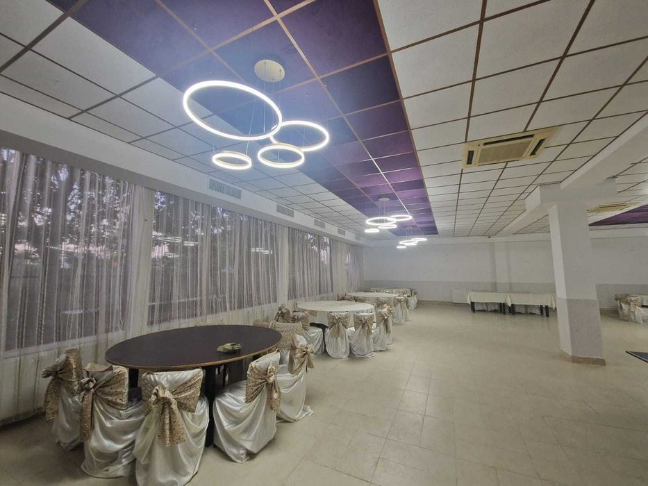 Mese rotunde lemn ( 8 - 10 persoane) pentru evenimente