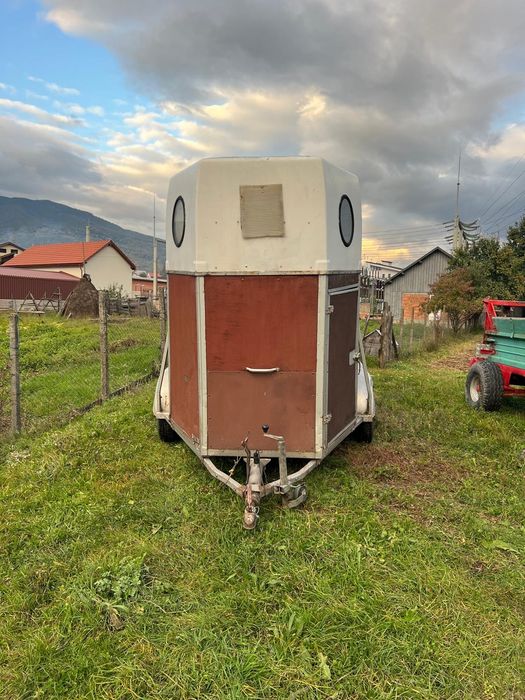 Remorca de cai/remorca transport animale vand