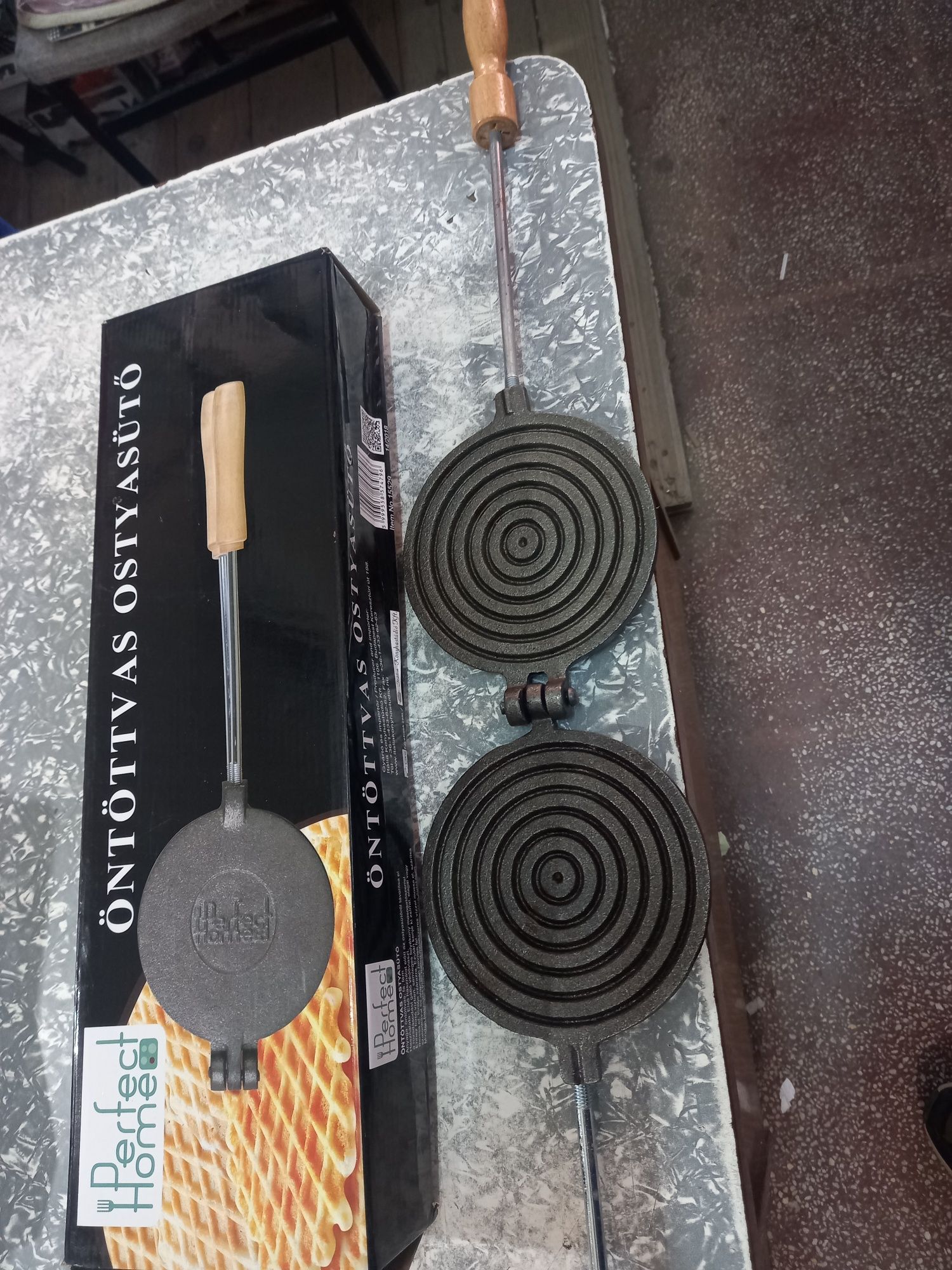 Presă pentru sărățele 13 cm fontă pyră Promo 89 lei