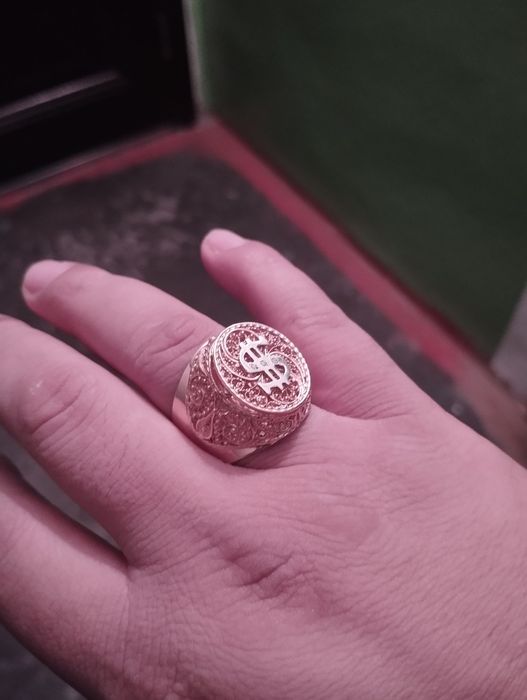 Продам шикарную печатку Россия кубачи вес печатки 13.65 гр чистого зол