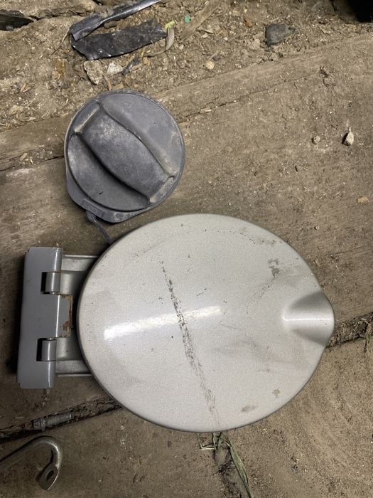 лючок с пробкой лада калина !