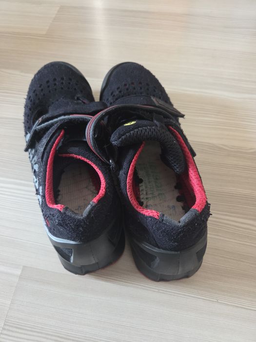 Vând Uvex mărimea 38