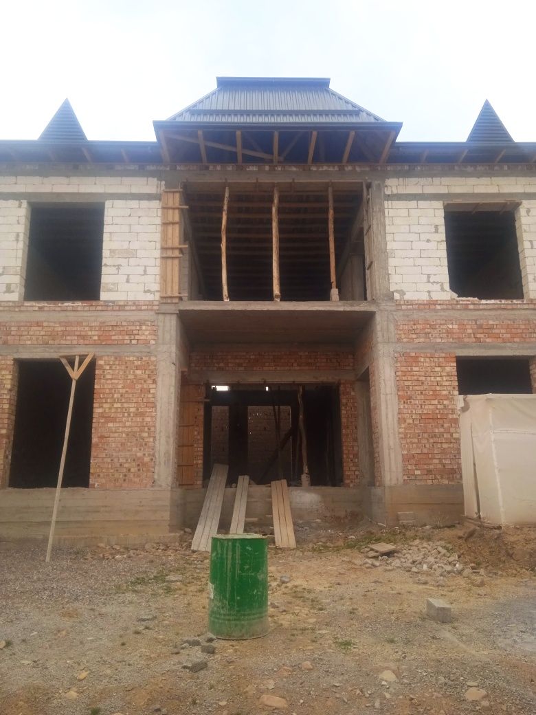 Dacha sotiladi bustonliqda