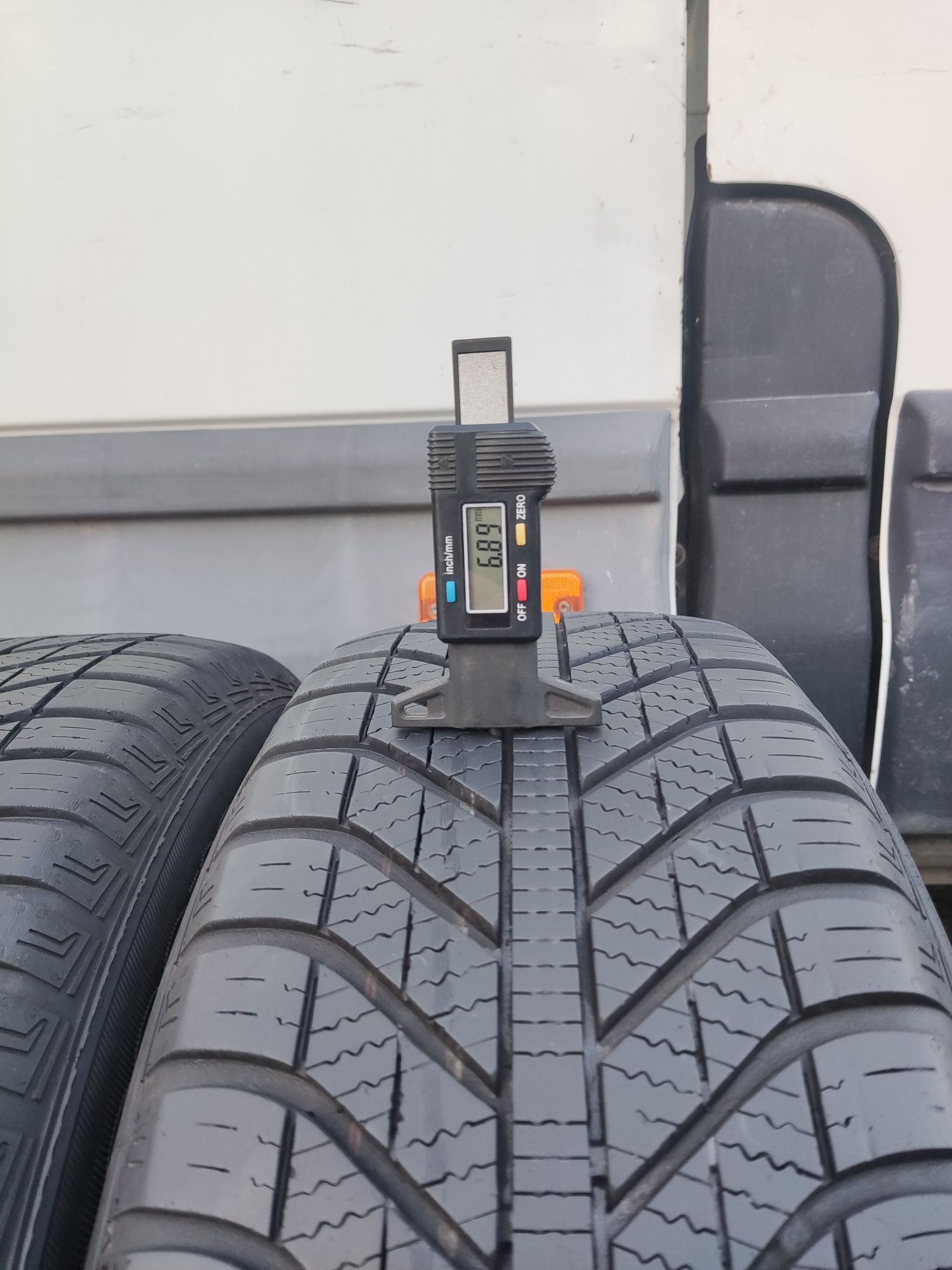 2бр всесезонни гуми 195/60/16 GoodYear Vector 4 Seasons
dot21
6.89mm
Д