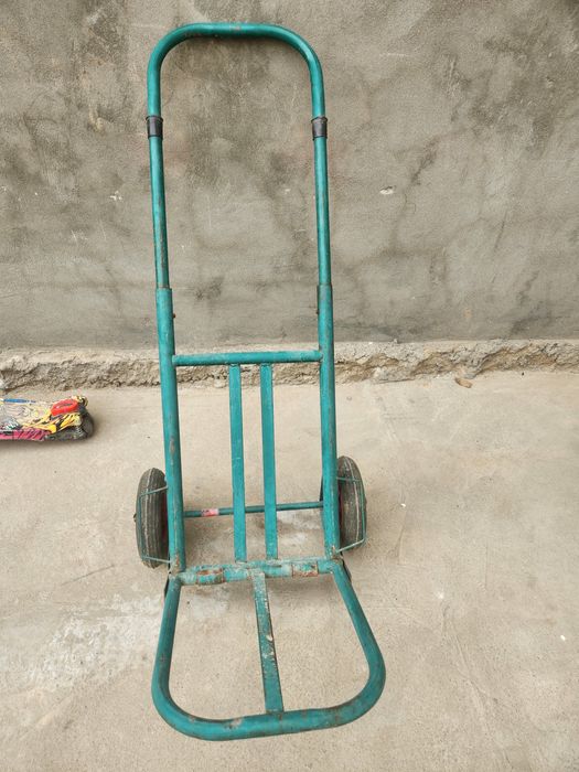 Юк ташийдиган темир аравача сотилади.Хитой махсулоти