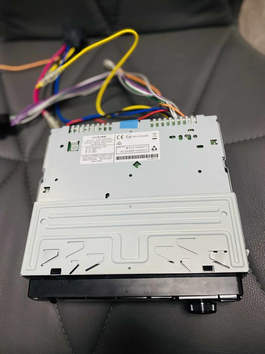 Авто радио/рисийвър с блутут aux,usb Alpine UTE-204DAB