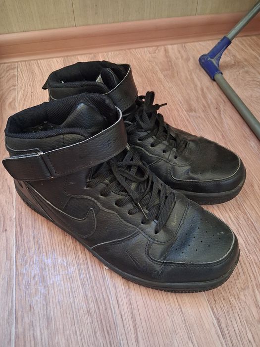 Зимние кроссовки NIKE 42-43 размер