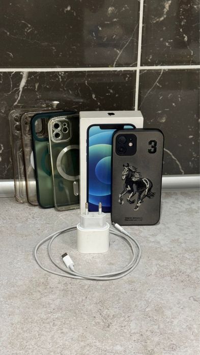 iPhone 12 64GB в отличном состоянии