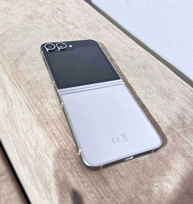 Samsung Z Flip6 , nou, 12 GB RAM, 256 GB