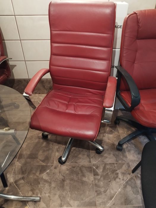 Scaune tapițate pentru cabinete medicale sau birouri