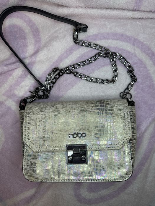 Дамски чанти носени по един път и нови