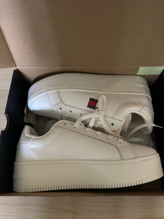 Нови Tommy Hilfiger