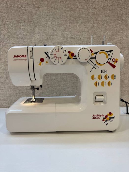 Электромеханическая швейная машинка Janome ArtStyle 4045
