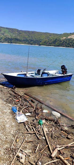 Ansamblu ,barcă,peridoc,sonar plus accesorii.
