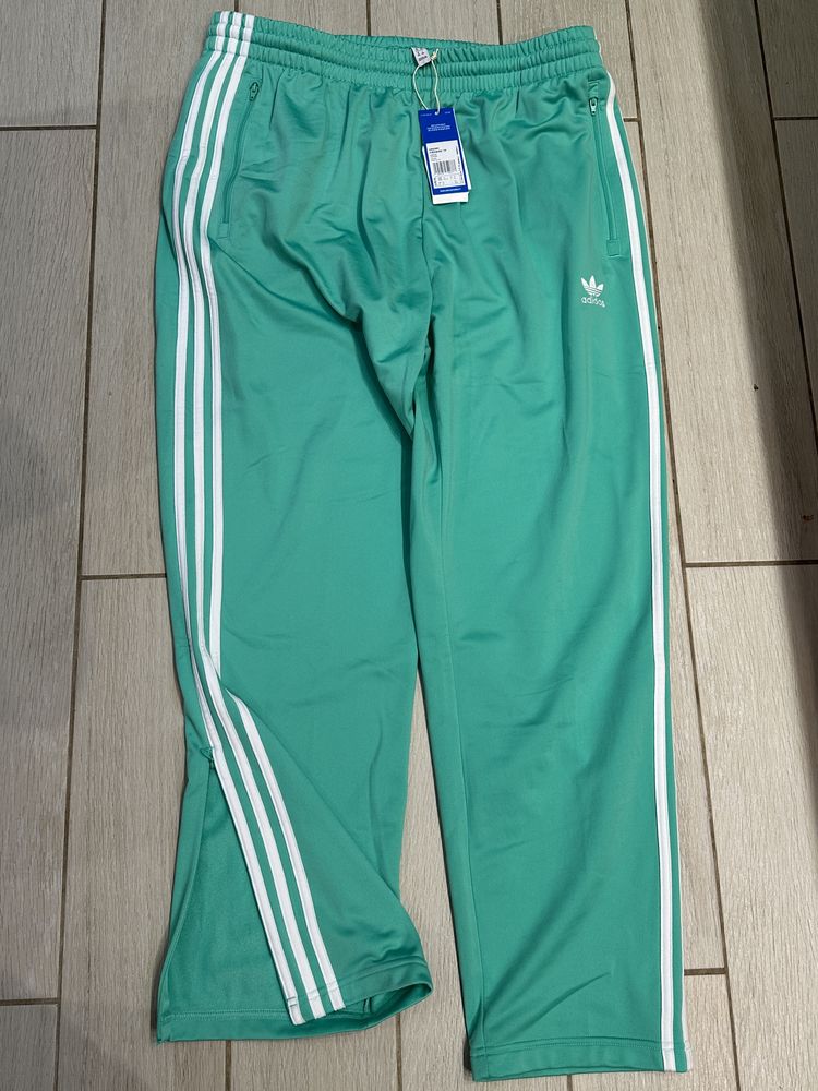 Trening Adidas Firebird mărime XL - este nou si original