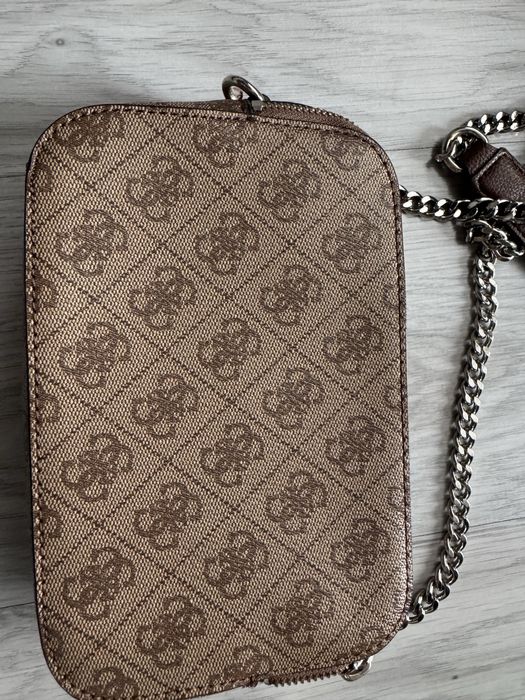 Чисто нова чанта GUESS