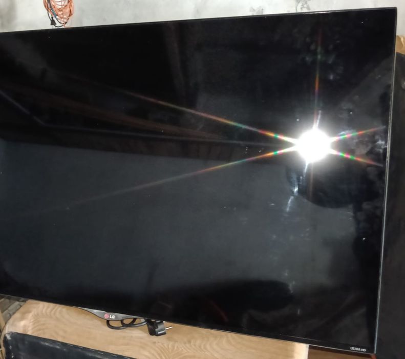 Телевизор LG жидкокристаллический
