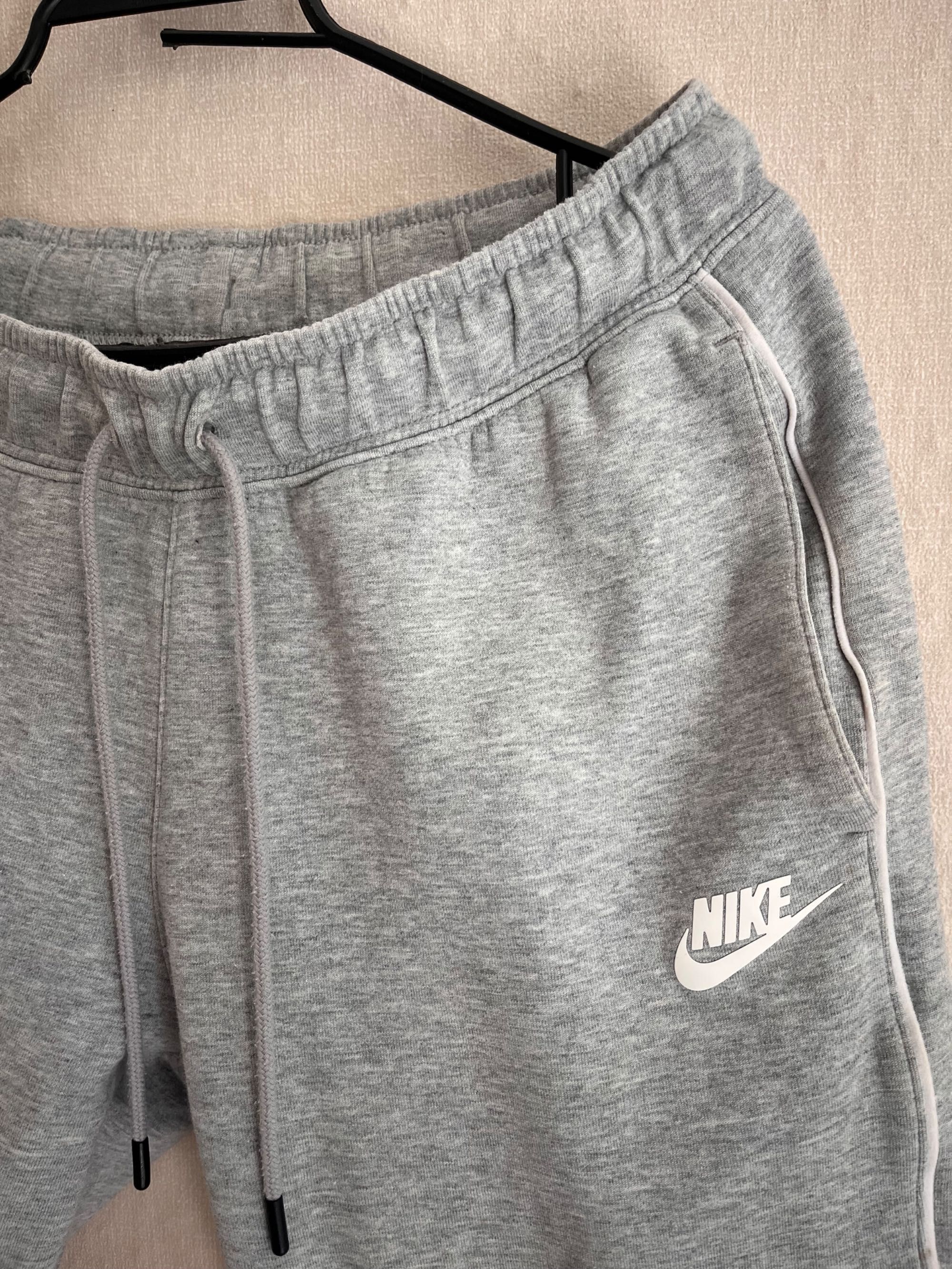 Дамски анцуг комплект Nike