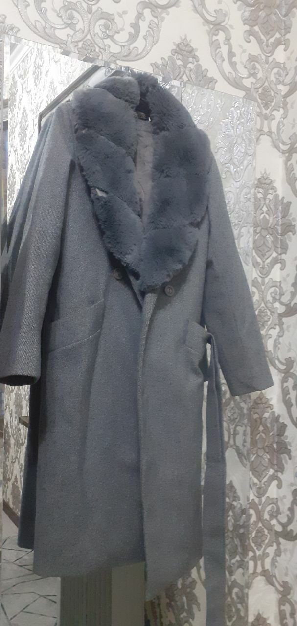 Пальто женская 46 размера видеальном состоянии