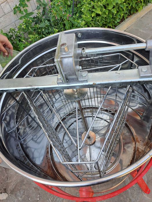 Центрофуга за мед