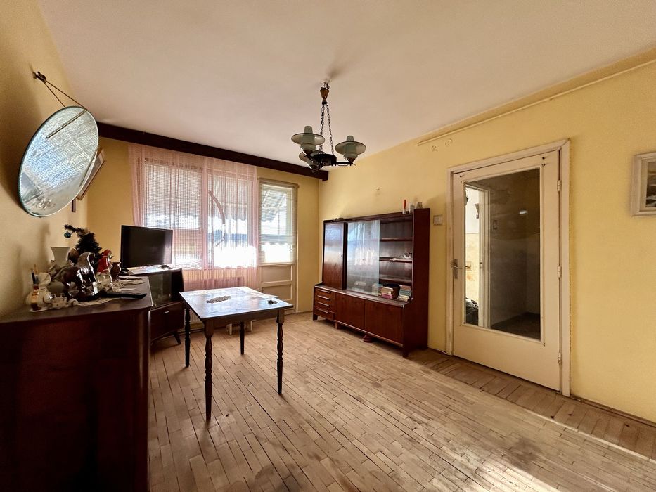 Vand apartament doua camere