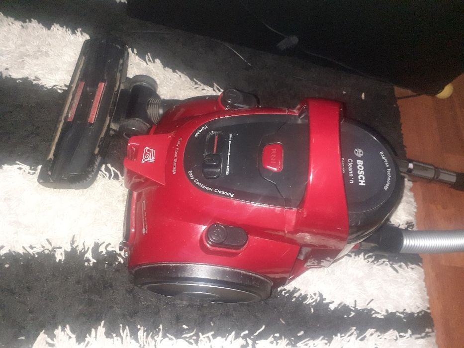 Aspirator Bosch fără sac .este ca nou