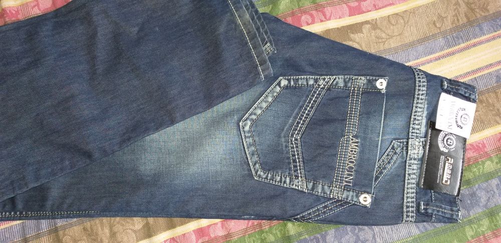 Джинсы за 3500,2800 тг