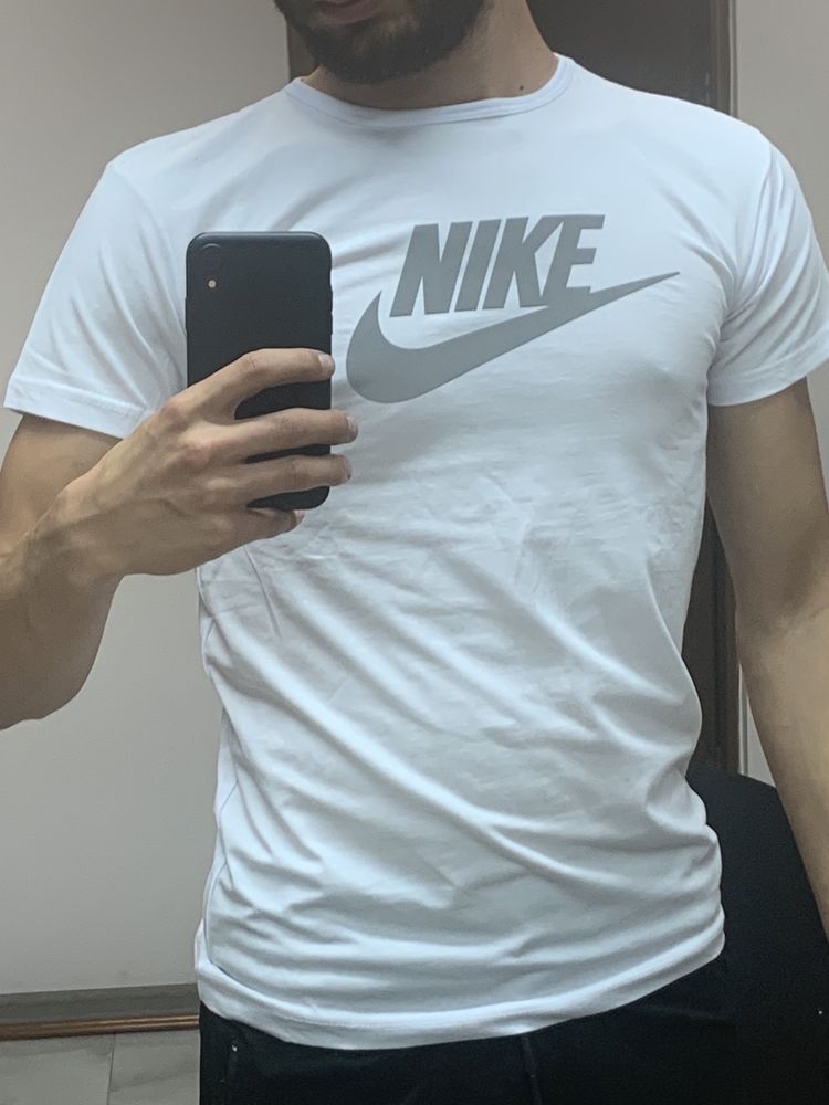 Tricou Nike, cu logo reflectorizant