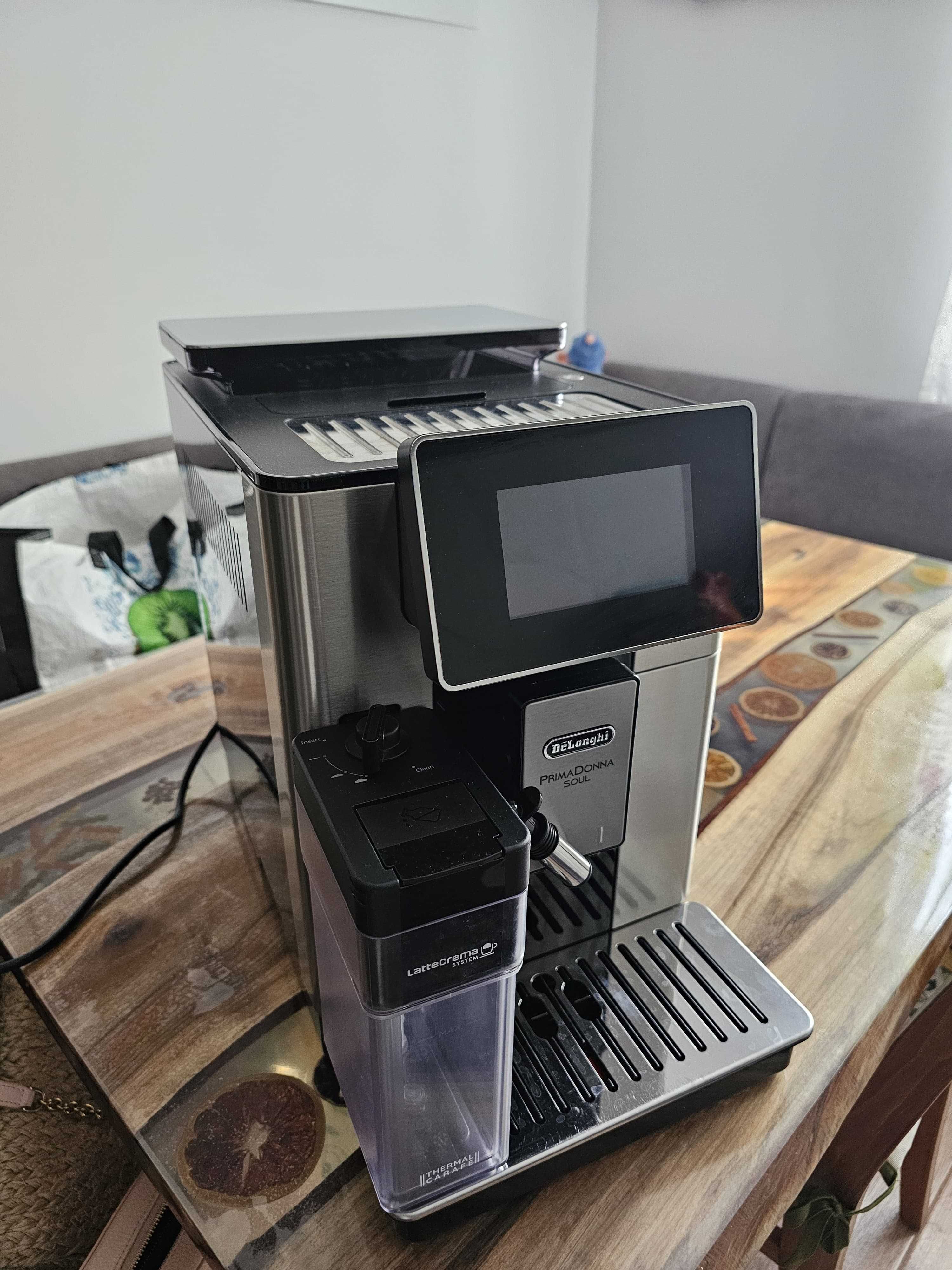 Espressor automat De’Longhi PrimaDonna Soul ECAM 610.74.MB in garantie