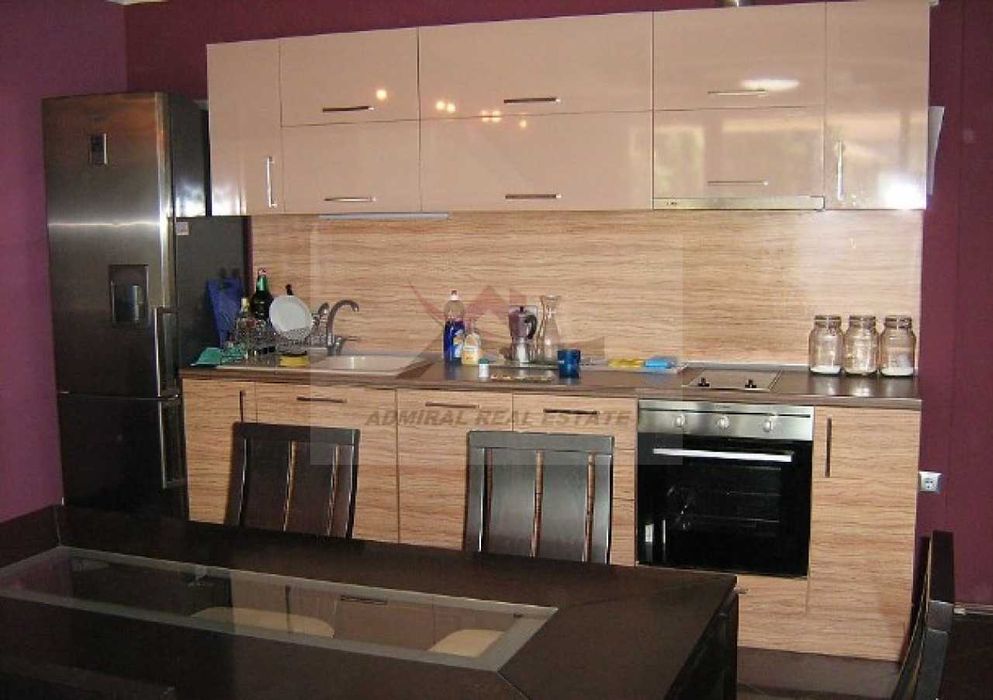 Дава се под наем Тристаен апартамент в Варна, Гръцка махала - 130 кв.м за 600 € - Снимка #1