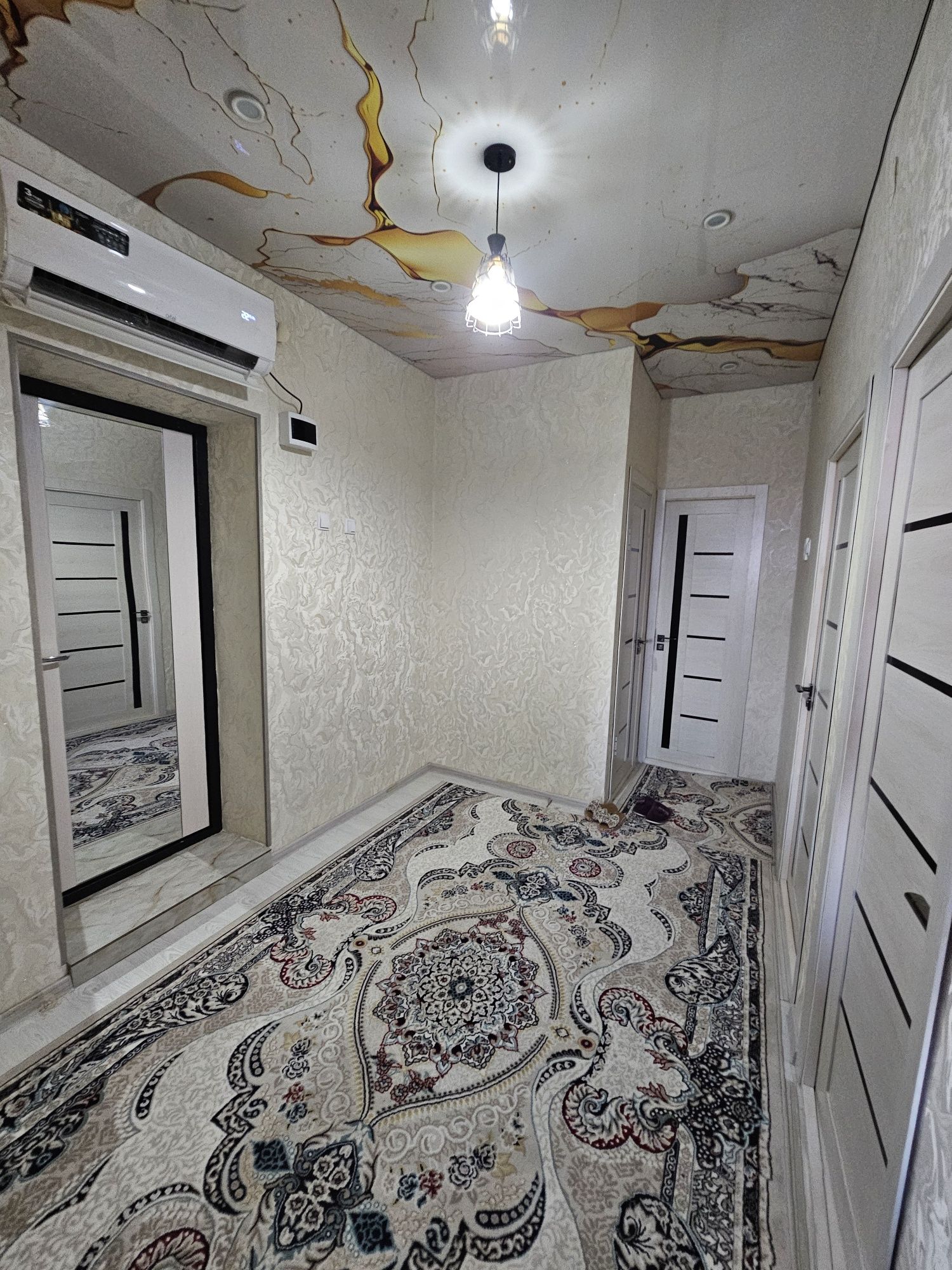 4 xonali kvartira sotiladi Adres 5/2 kv (bank orqali beriladi)