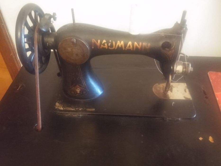 Masina de cusut Naumann