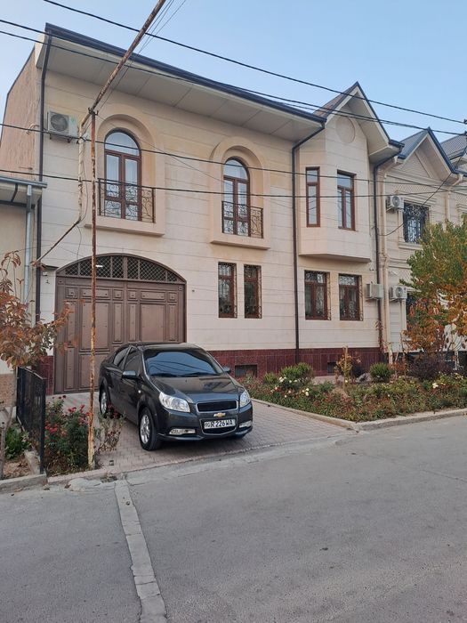 Хувайдо Зафаробод махаллада 3,1 сотих 2 кават 3 уровенли учаска