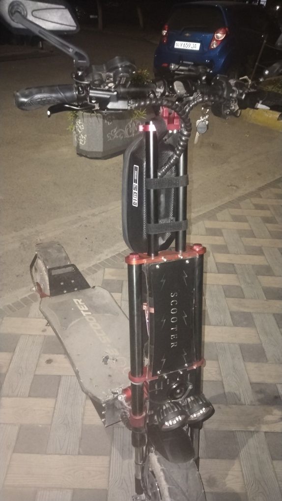 Электросамокат E-SCOOTER