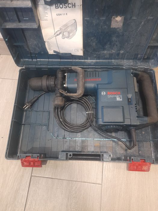 Hammer Bosch GSH 11 E
Putere 1500 wați
23 J 
SDS Max
Funcționează foar