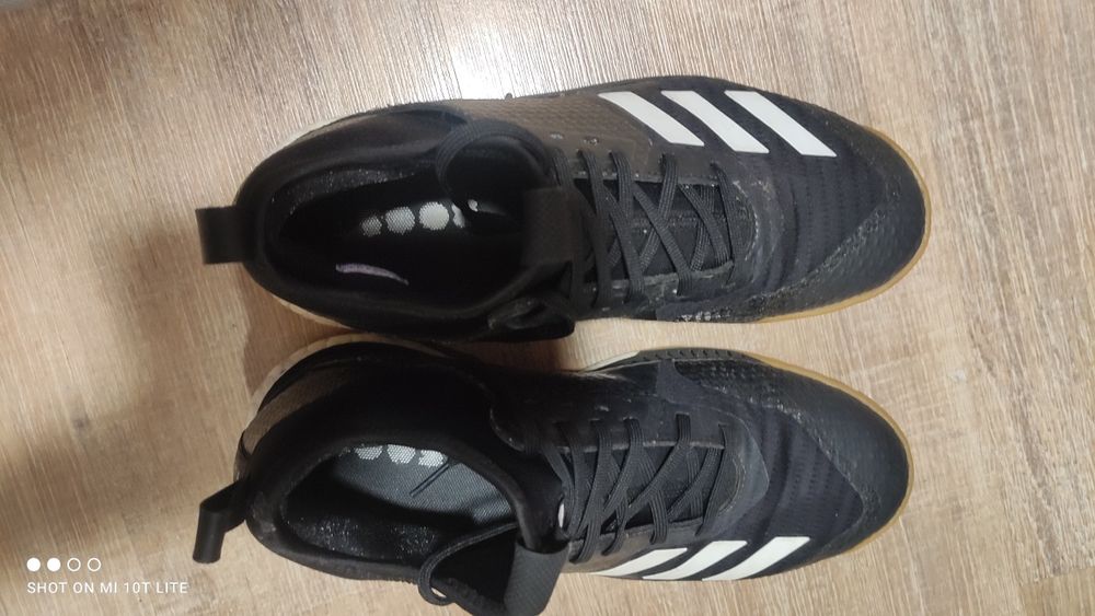 маратонки на Adidas