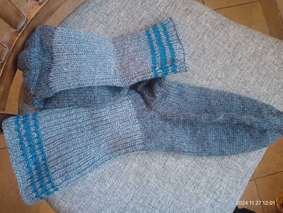 Ръчно плетени вълнени чорапи