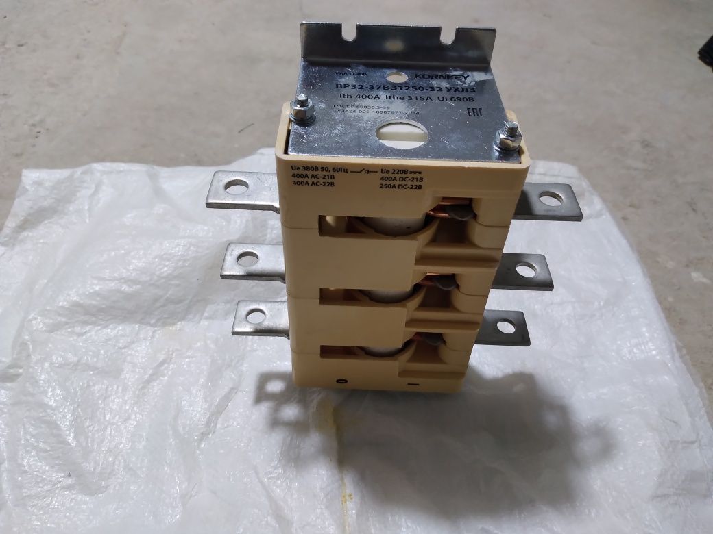 Выключатель-Разьеденитель KORNEY Ith 400A Ithe315A Ui690B
