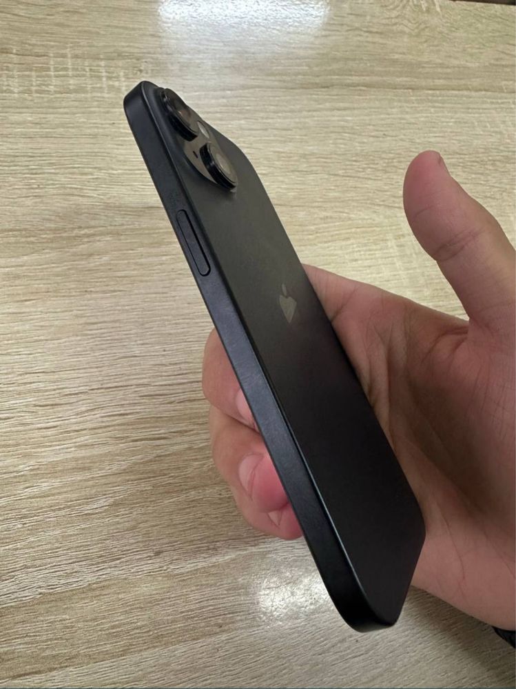 Iphone 15 sotiladi 51 marta zaryad kilingan