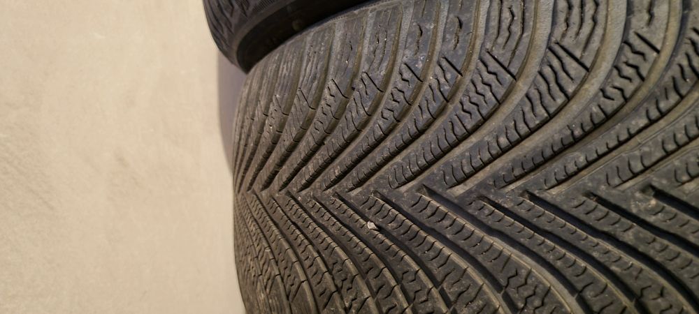 Set 4 anvelope iarna 225/50 r17