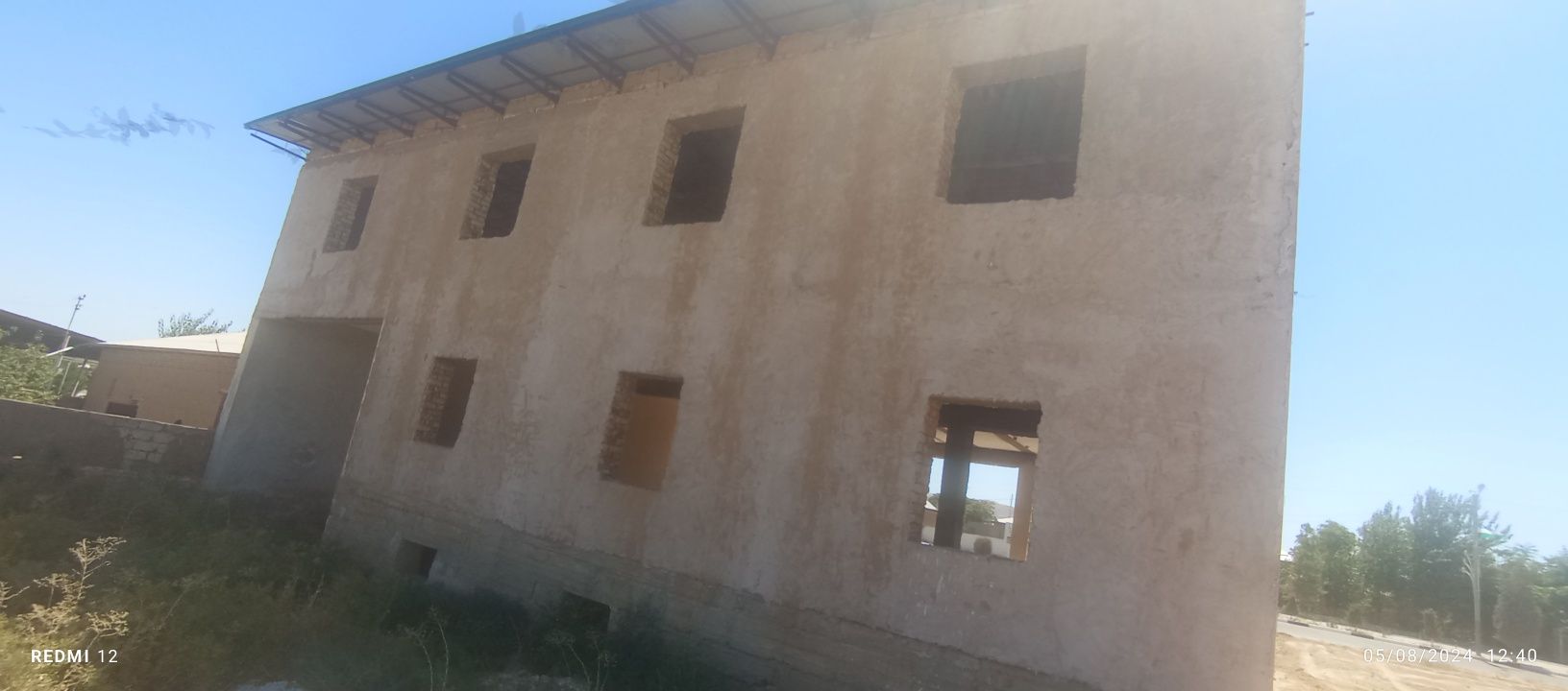 Nurota tumanida 8 stuqlik bino 2 qavadan iborad qurlishlari qiligan