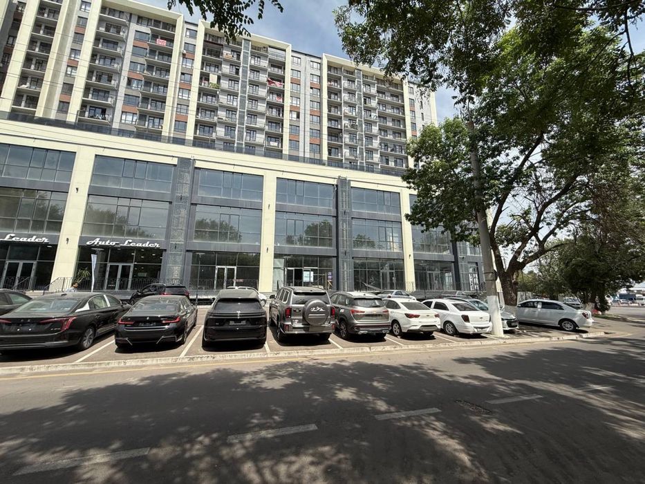 Продается коммерческое помещение в жк Prestige Gardens 1000m2!