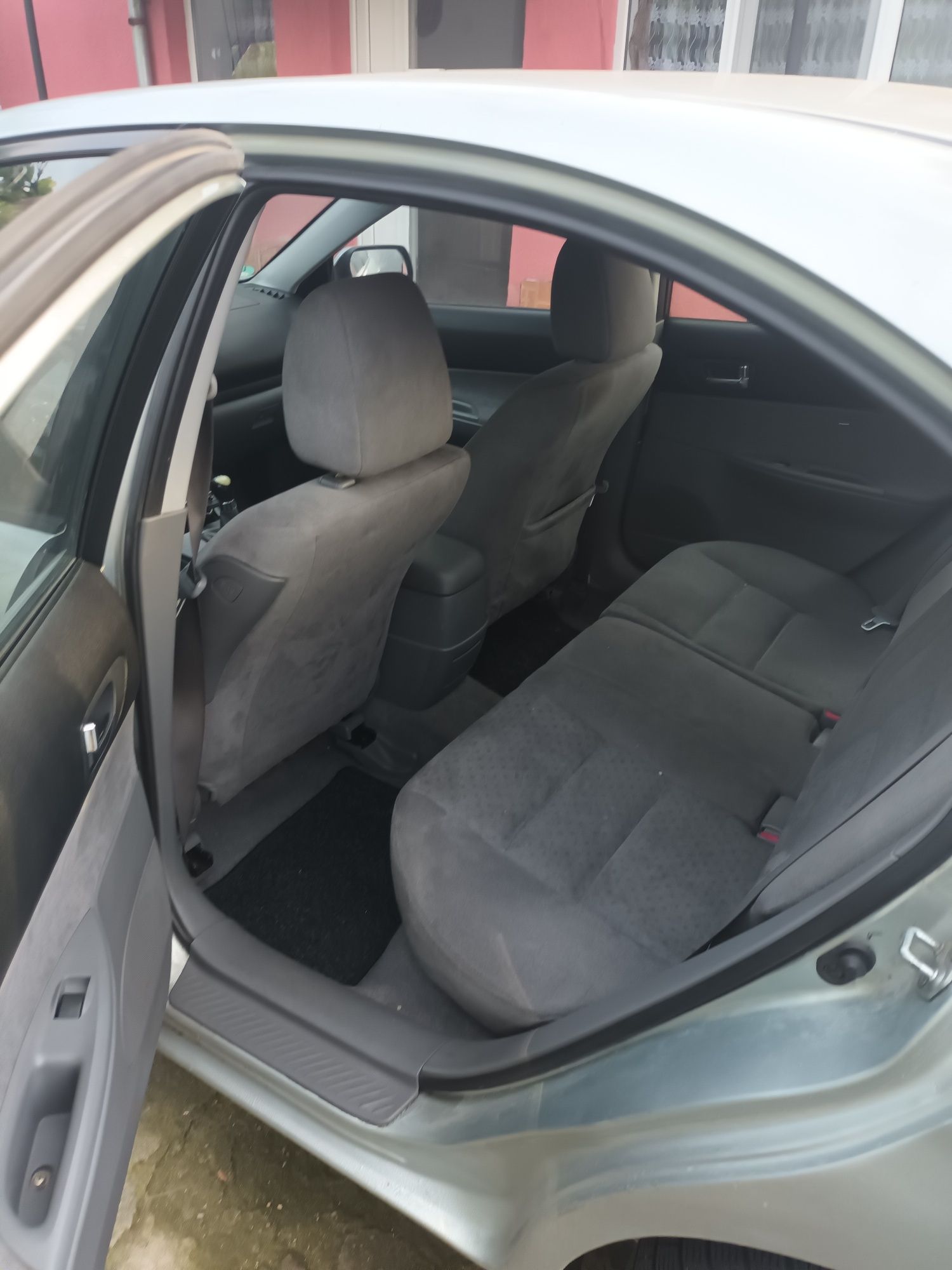 Mazda 6 an 2003 hatchback