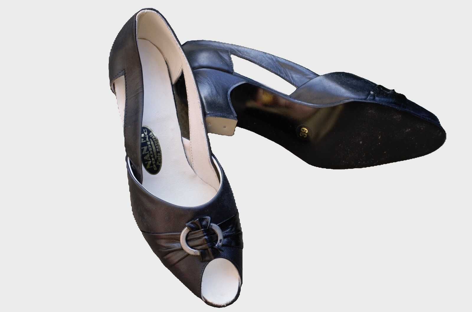 Pantofi decupati negri 39
