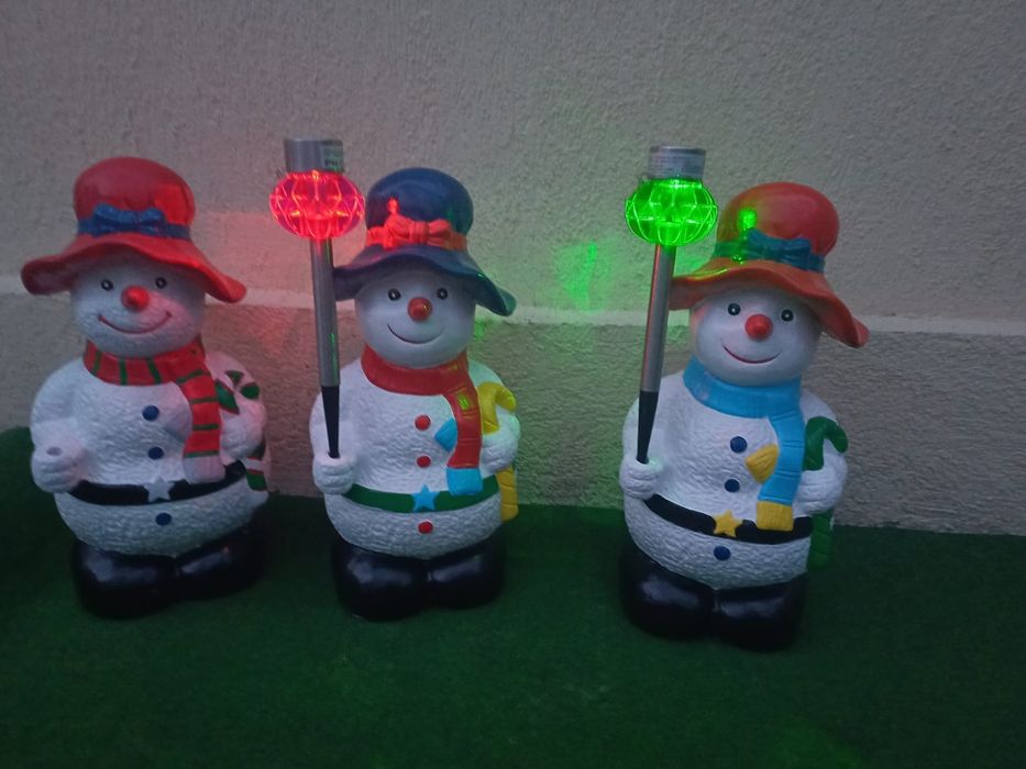 Faci bani de sărbători !! Oameni de zăpadă !!