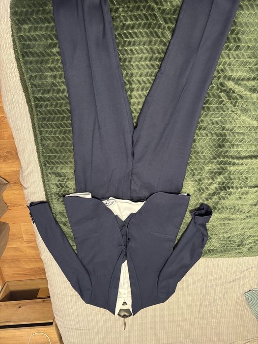 Официален костюм, вталяващ размер М