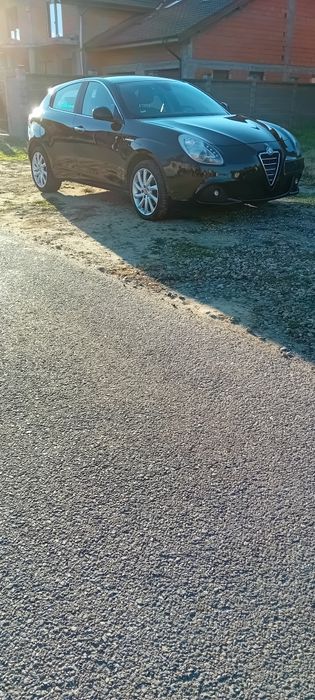 Vând  Alfa Romeo Giulita  an 2011 euro 5