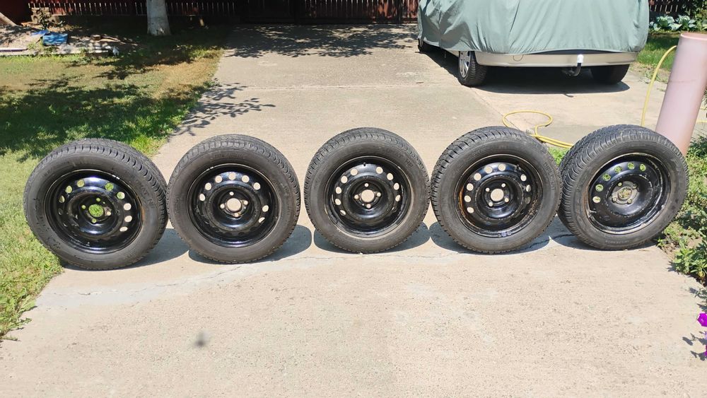 Vând 5 anvelope cu janta