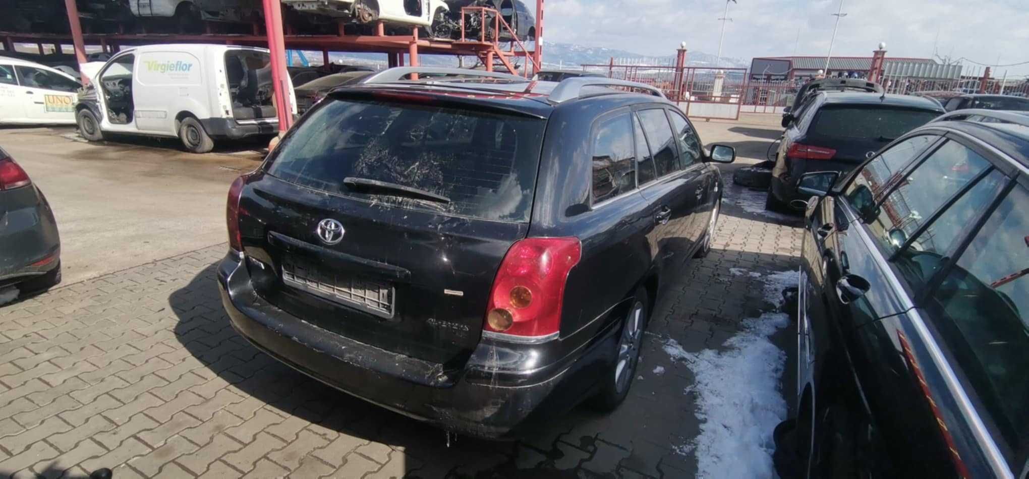 Тойота Авенсис 2004г.