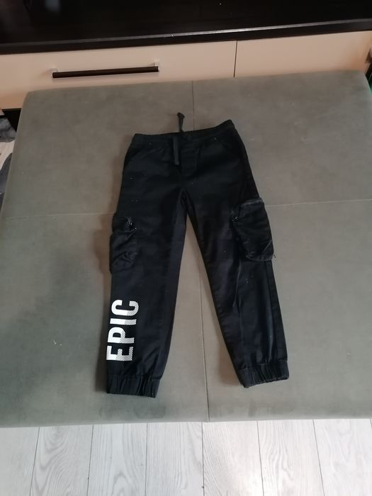 Vand pantaloni baieti